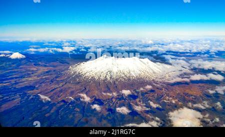 Die beiden Vulkane des Mount Ruapehu und des Mt Taranaki aus der Luft Stockfoto