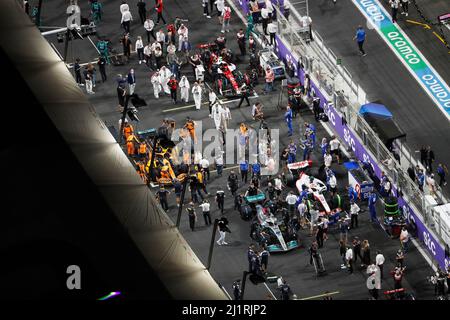 Dschidda, Saudi-Arabien. 27. März 2022. Startaufstellung, #63 George Russell (GBR, Mercedes-AMG Petronas F1 Team), #20 Kevin Magnussen (DNK, Haas F1 Team), #3 Daniel Ricciardo (AUS, McLaren F1 Team), #24 Guanyu Zhou (CHN, Alfa Romeo F1 Team ORLEN), F1 Grand Prix von Saudi-Arabien auf dem Jeddah Corniche Circuit am 27. März 2022 in Jeddah, Saudi-Arabien. (Foto von HIGH TWO) Quelle: dpa/Alamy Live News Stockfoto