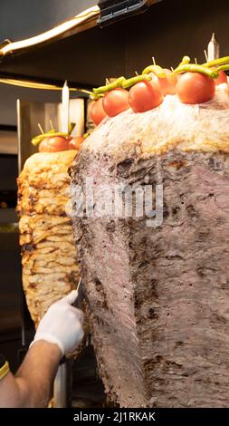 Traditionelle türkische Speisen Döner in einer Straße Stockfoto