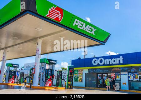 Playa del Carmen Mexiko 04. Februar 2022 Mexican GOmart Shop Store an der Pemex Tankstelle in Playa del Carmen in Quintana Roo Mexiko. Stockfoto