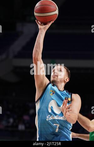 Madrid, Spanien. 27. März 2022. Johnny Dee von Movistar Estudiantes beim LEB Oro 2021-22 Ligaspiel zwischen Movistar Estudiantes und Caceres Basketball im Palacio de los Deportes in Madrid in Aktion gesehen. (Endergebnis; Movistar Estudiantes 83-76 Cáceres Basketball) (Foto von Atilano Garcia/SOPA Images/Sipa USA) Quelle: SIPA USA/Alamy Live News Stockfoto