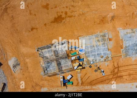 Luftaufnahme Baustelle, die den Grundstein für ein neues Zuhause bildet Stockfoto