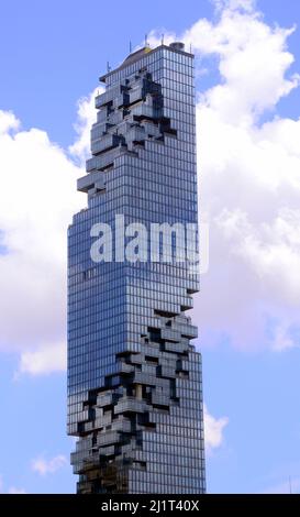 King Power Mahanakhon, früher bekannt als MahaNakhon, ein Wolkenkratzer mit Mischnutzung im zentralen Geschäftsviertel Silom/Sathon von Bangkok, Thailand, Asien. Stockfoto