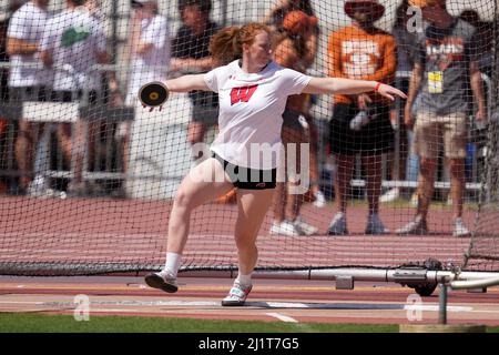 Josie Schaefer aus Wisconsin belegt bei den Clyde Littlefield Texas Relays 94. am Samstag, den 26. März 20, den sechsten Platz im Frauendiskus mit 174-4 (53,13m) Stockfoto