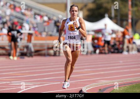 Jemima Russell führt die dritte Etappe der Frauen-Staffel der Südkalifornien mit 4 x 800m, die in 8:38,89during den 94. Rang drei belegt Stockfoto