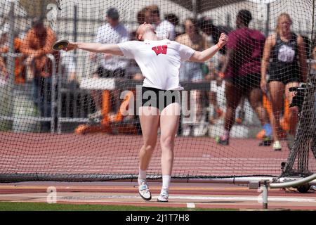 Josie Schaefer aus Wisconsin belegt bei den Clyde Littlefield Texas Relays 94. am Samstag, den 26. März 20, den sechsten Platz im Frauendiskus mit 174-4 (53,13m) Stockfoto