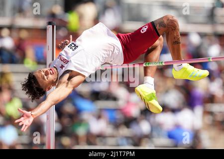 Vernon Turner aus Oklahoma gewinnt den Hochsprung bei 7-6 1/2 (2,30m) während der 94. Clyde Littlefield Texas Relays, Samstag, den 26. März 2022, in Austin, Te Stockfoto