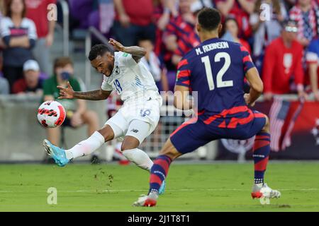 Orlando, Florida, USA. 27. März 2022: Der Panama-Mittelfeldspieler ALBERTO QUINTERO (19) macht beim Qualifikationsspiel der USMNT gegen Panama CONCACAF FIFA Weltmeisterschaft am 27. März 2022 im Exploria Stadium in Orlando, FL, einen Pass. (Bild: © Cory Knowlton/ZUMA Press Wire) Bild: ZUMA Press, Inc./Alamy Live News Stockfoto