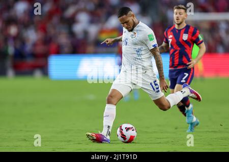 Orlando, Florida, USA. 27. März 2022: Panama-Verteidiger ERIC DAVIS (15) treibt den Ball während des Qualifikationsspiels der USMNT gegen Panama CONCACAF FIFA Weltmeisterschaft am 27. März 2022 im Exploria Stadium in Orlando, FL. (Bild: © Cory Knowlton/ZUMA Press Wire) Bild: ZUMA Press, Inc./Alamy Live News Stockfoto