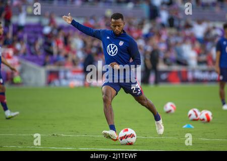 Orlando, Florida, USA. 27. März 2022: Der US-Mittelfeldspieler Kellyn Acosta (23) erwärmt sich vor dem Qualifikationsspiel der FIFA Fußball-Weltmeisterschaft 2022 zwischen Panama und USMNT Orlando, FL. Die USA besiegt Panama von 5 bis 1. Jonathan Huff/CSM. Quelle: Cal Sport Media/Alamy Live News Stockfoto