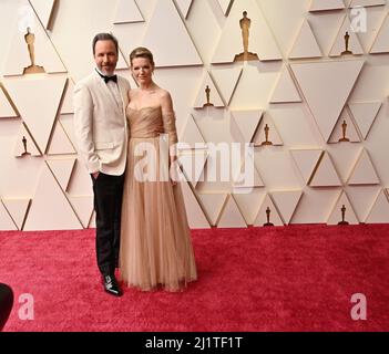 Los Angeles, Usa. 28. März 2022. Denis Villeneuve und Tanya Lapointe kommen am Sonntag, den 27. März 2022, zu den jährlichen Academy Awards 94. im Dolby Theater in der Hollywood-Sektion von Los Angeles. Foto von Jim Ruymen/UPI Credit: UPI/Alamy Live News Stockfoto