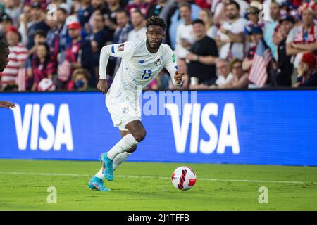 Orlando, Florida, USA. 27. März 2022: Der Panama-Mittelfeldspieler Freddy Gondola (13) dribbelt den Ball während des Qualifikationsspiels der FIFA-Weltmeisterschaft 2022 zwischen Panama und USMNT Orlando, FL. Die USA besiegt Panama von 5 bis 1. Jonathan Huff/CSM. Quelle: Cal Sport Media/Alamy Live News Stockfoto