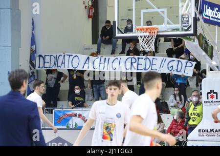 PalaRadi, Cremona, Italien, 27. März 2022, Tifosi NutriBellet Treviso während des Vanoli Basket Cremona gegen Nutribullet Treviso Basket - Italienischer Basketball Stockfoto