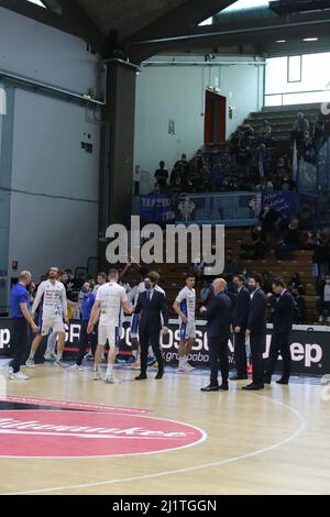 PalaRadi, Cremona, Italien, 27. März 2022, Tifosi NutriBellet Treviso während des Vanoli Basket Cremona gegen Nutribullet Treviso Basket - Italienischer Basketball Stockfoto