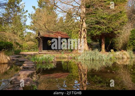 Japanischer Wassergarten in Newstead Abbey, Nottinghamshire, Großbritannien Stockfoto