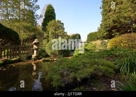 Japanischer Wassergarten in Newstead Abbey, Nottinghamshire, Großbritannien Stockfoto