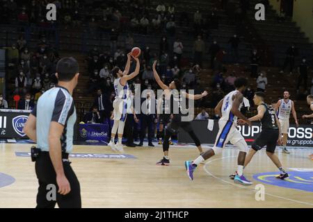 PalaRadi, Cremona, Italien, 27. März 2022, Matteo Imbro (NutriBellet Treviso) während der Vanoli Basket Cremona gegen Nutribullet Treviso Basket - Italienische Ba Stockfoto