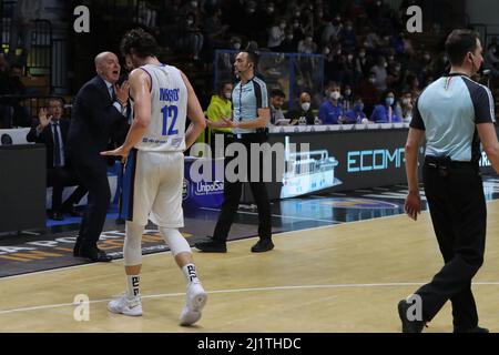 PalaRadi, Cremona, Italien, 27. März 2022, Massimiliano Menetti (NutriBellet Treviso) während der Vanoli Basket Cremona gegen Nutribullet Treviso Basket - IT Stockfoto