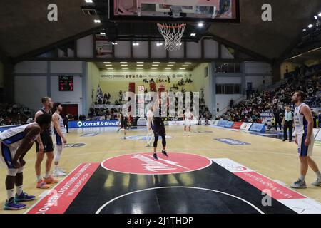 PalaRadi, Cremona, Italien, 27. März 2022, Jamuni McNeace (Vanoli Cremona) während der Vanoli Basket Cremona gegen Nutribullet Treviso Basket – Italienische Baske Stockfoto