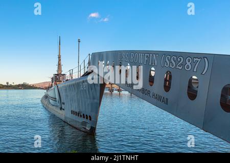 HONOLULU, OAHU, HAWAII, USA - 21. AUGUST 2016: USS BOWFIN SUBMARINE SS-287. Pearl Harbor, historisches Wahrzeichen, nationales historisches und patriotisches Wahrzeichen Stockfoto