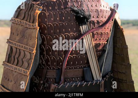 Traditionelles türkisches Militär-Outfit. Rückansicht des Bogenschützensoldaten. Ein Detailfoto des Outfits. Stockfoto