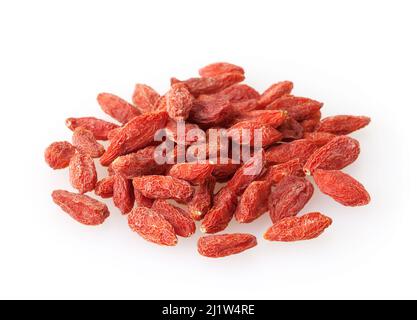 Haufen von Goji-Beeren isoliert auf weißem Hintergrund Stockfoto