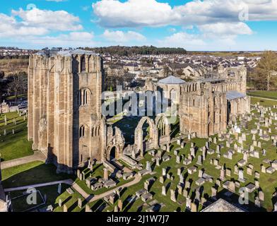 Luftaufnahme der Ruinen der Elgin Cathedral in Moray, Schottland Stockfoto