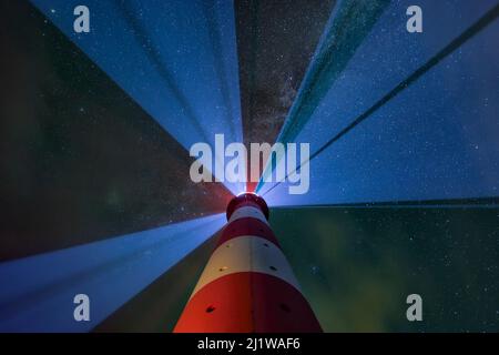 Westerhever Leuchtturm mit Milchstraße, St. Peter Ording, Nationalpark Schleswig-Holsteinisches Wattenmeer, Deutschland, September. Stockfoto
