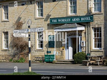 Das Worsley Arms Hotel in Hovingham, North Yorkshire, England Stockfoto