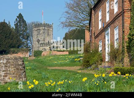 St. Cuthbert's Kirche im Dorf Crayke, North Yorkshire, England Stockfoto