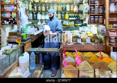 Syrien. Damaskus. Verkauf von Gewürzen in Al Silah Souq Stockfoto