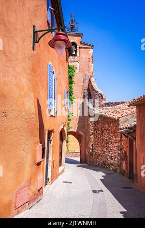 Roussillon, Vaucluse. Die roten Hügel berühmten Dorf in der Provence, Frankreich schönsten Orte. Stockfoto