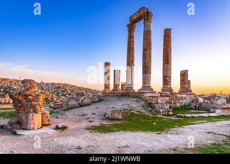 Amman, Jordanien. Die Zitadelle und der Tempel des Herkules, Jabal al-Qal'a Sonnenuntergang Licht. Stockfoto