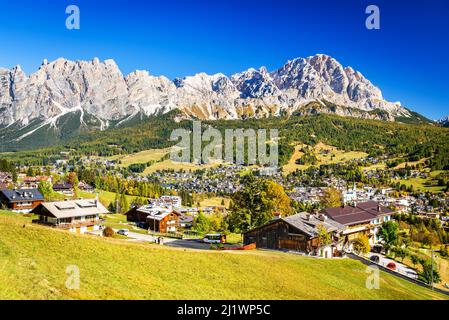 Cortina d'Ampezzo, Italien. Perle der Dolomiten in Südtirol Norditalien, berühmter Reiseort in Europa. Stockfoto