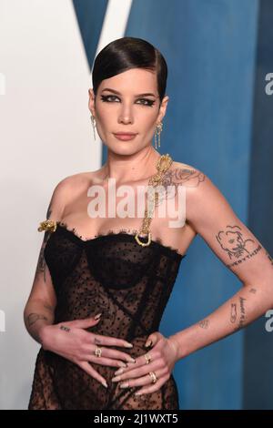 Los Angeles, USA. 28. März 2022. 27.. März 2022, Los Angeles, USA. Halsey nimmt an der Vanity Fair Oscar Party 2022, Wallis Annenberg Center for the Performing Arts, Los Angeles, Teil. Quelle: Doug Peters/Alamy Live News Stockfoto