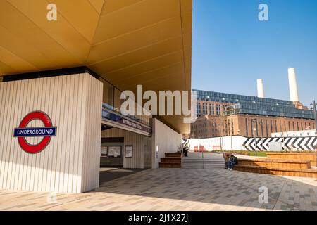 London - März 2022: Die Battersea Power Station U-Bahn-Station, eine neu hinzugefügte Station der Northern Line. Stockfoto