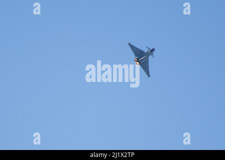 OSTRAVA, TSCHECHISCHE REPUBLIK - 22. SEPTEMBER: RAF Eurofighter Typhoon tritt während der Air Show Session NATO Days am Flughafen Ostrava auf. Stockfoto