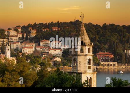 Sonnenuntergang über Cavtat - Stadt in Dalmatien in der Nähe von Dubrovnik, Kroatien. Stockfoto