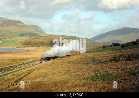 „87“ und „138“ in Doppelrichtung in der Nähe von Pitt's Head. Stockfoto