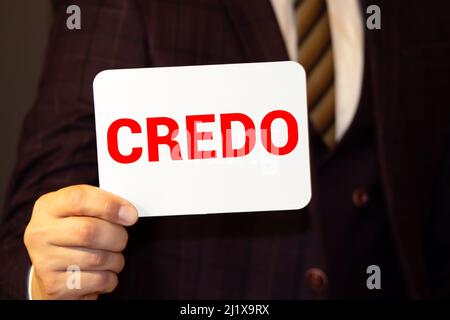 Word-Credo auf Makro für weißes Papier gedruckt. Stockfoto