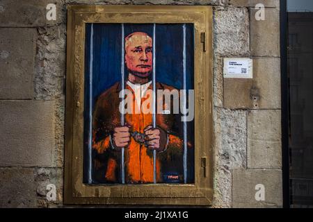 Barcelona, Spanien. 28. März 2022. Ein Graffiti des italienischen Stadtkünstlers 'TVBoy', Salvatore Benintende, mit dem Titel 'der Traum', das den russischen Präsidenten Wladimir Putin aus Protest gegen die anhaltenden russischen Angriffe in Haft und hinter Gittern zeigt, ist im Zentrum von Barcelona zu sehen.Quelle: Matthias Oesterle/Alamy Live News Stockfoto