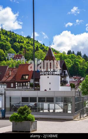 Ebingen, Albstadt, Baden-Württemberg, Deutschland: Unbewohntes Straßenbild mit Bürgerturm, Teil der ehemaligen Stadtbefestigung. Stockfoto