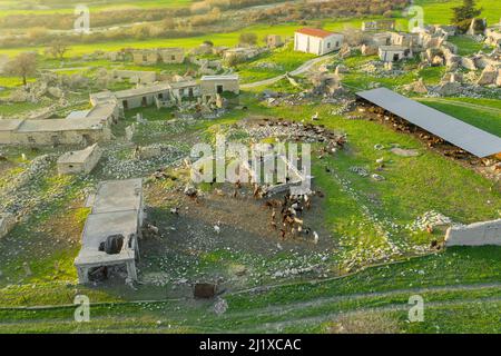 Gebäude in verlassenen traditionellen Dorf in Zypern für eine Ziegenfarm verwendet Stockfoto