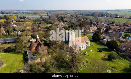 Luftaufnahme der St Andrews Church, Wickhambreaux, Kent Stockfoto