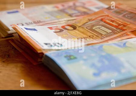 20 und 50 Euro Scheine Stockfoto