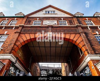 Commercial Street viktorianischer Eingangsbereich zum Spitalfields Market. London. Stockfoto