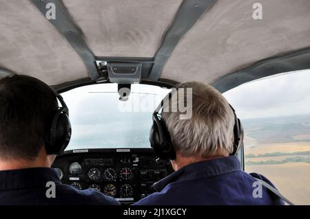 Gulfstream American AA-5B Tiger G-TGER, ein Leichtflugzeug, das am Royal Aero Club-Rennen über dem Sywell Aerodrome, Northamptonshire, Großbritannien, teilnimmt Stockfoto