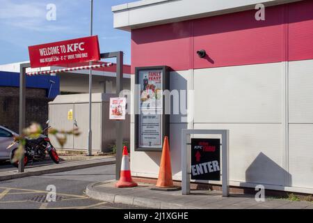 EXETER, DEVON, Großbritannien – 21. SEPTEMBER 2021 KFC Alphington Road, Marsh Barton Stockfoto