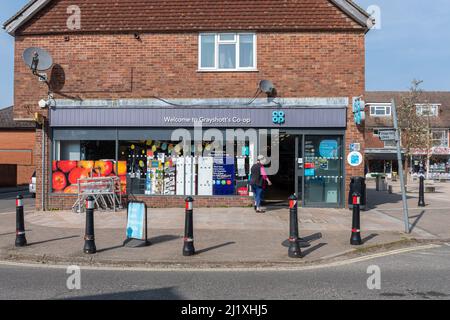 Co-op-Shop in Greyshott Village Centre, Hampshire, England, Großbritannien Stockfoto