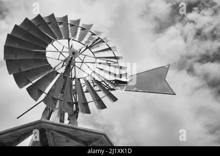 Windmühle An Der Promenade Von Costa Teguise, Lanzarote Stockfoto